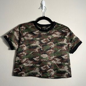 NWOT Camo Cropped Short Sleeve Shirt